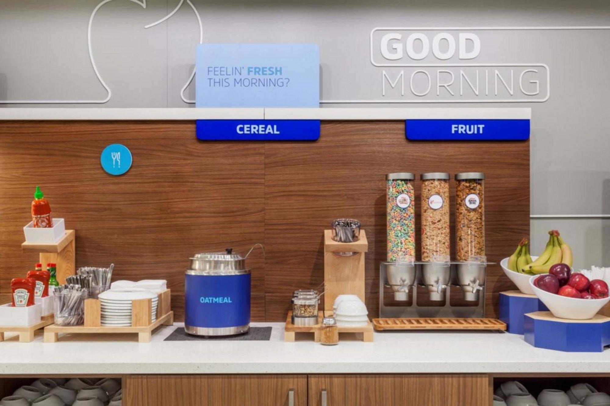 Holiday Inn Express Hotel & Suites Auburn Hills By Ihg Екстериор снимка