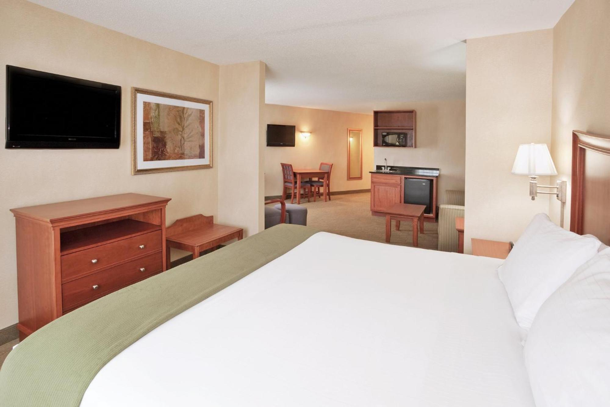 Holiday Inn Express Hotel & Suites Auburn Hills By Ihg Екстериор снимка