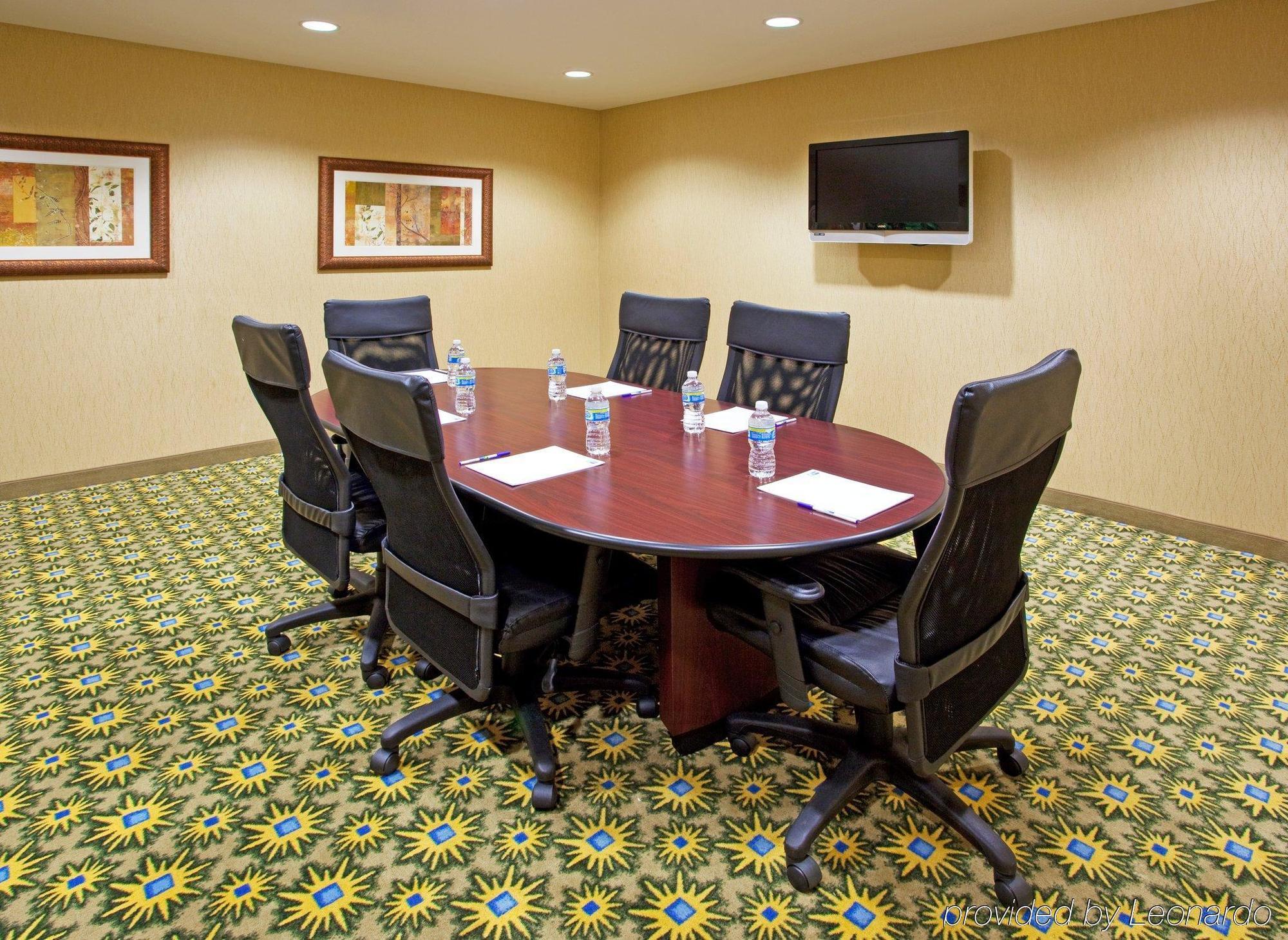 Holiday Inn Express Hotel & Suites Auburn Hills By Ihg Съоръжения снимка