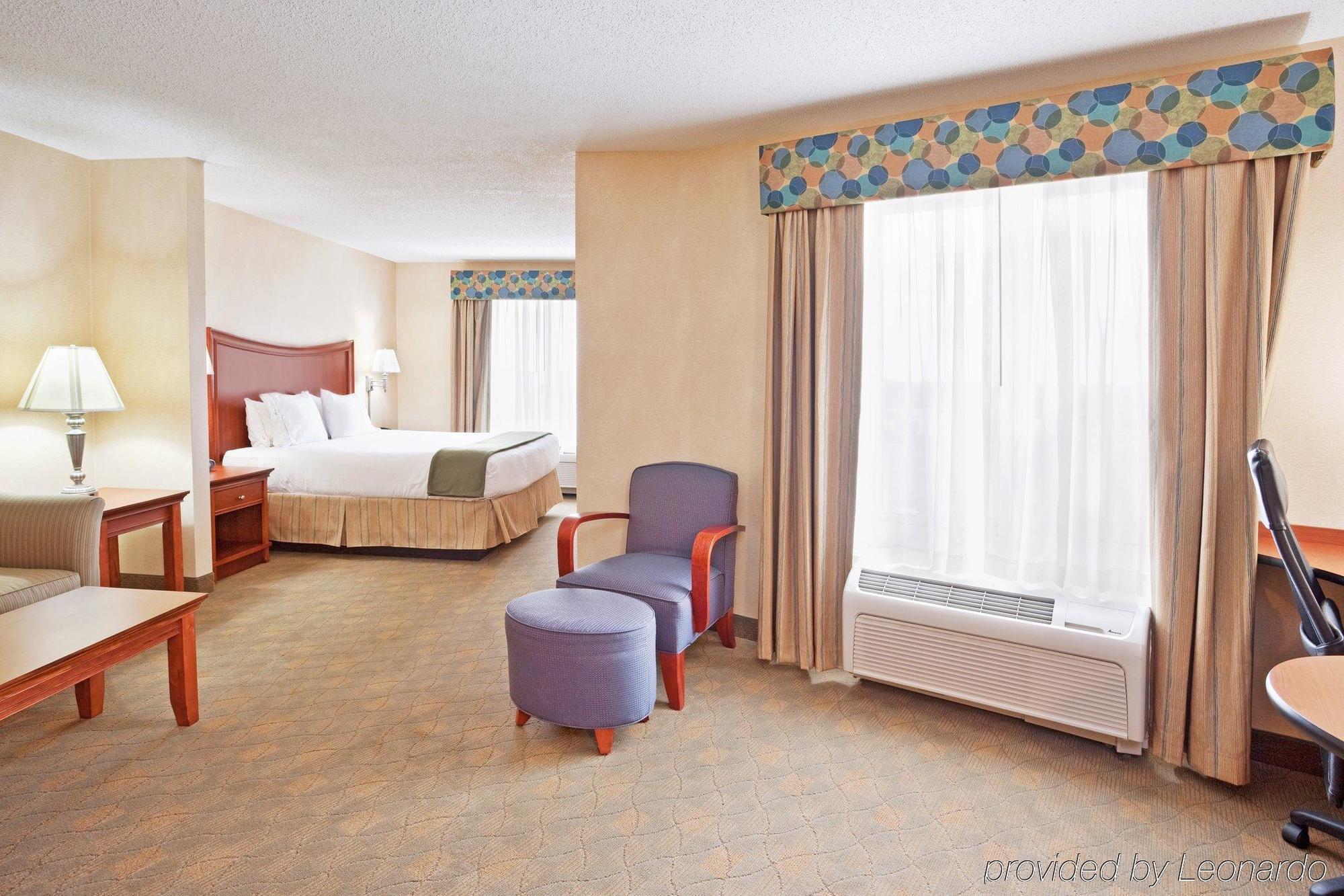 Holiday Inn Express Hotel & Suites Auburn Hills By Ihg Екстериор снимка